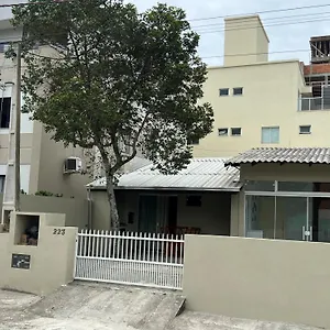 Casa Entre Dois Mares - Casa Bege , Bombinhas Brasil
